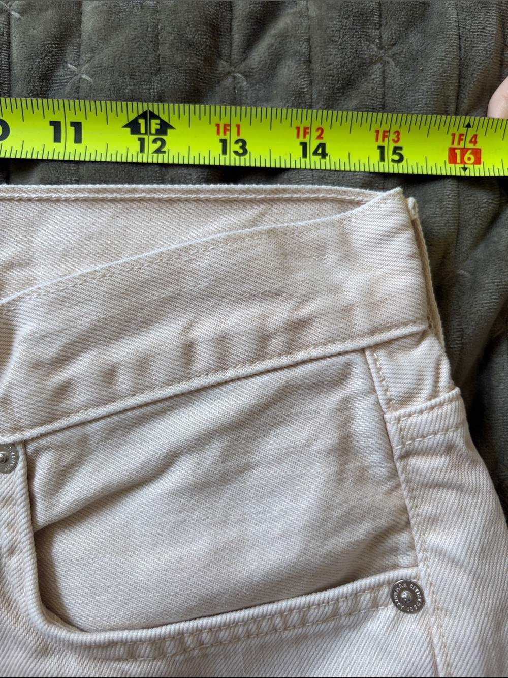 Citizens of Humanity Miro Relaxed Barrel Jeans
In Almondette size 27 - Picture 9 of 13